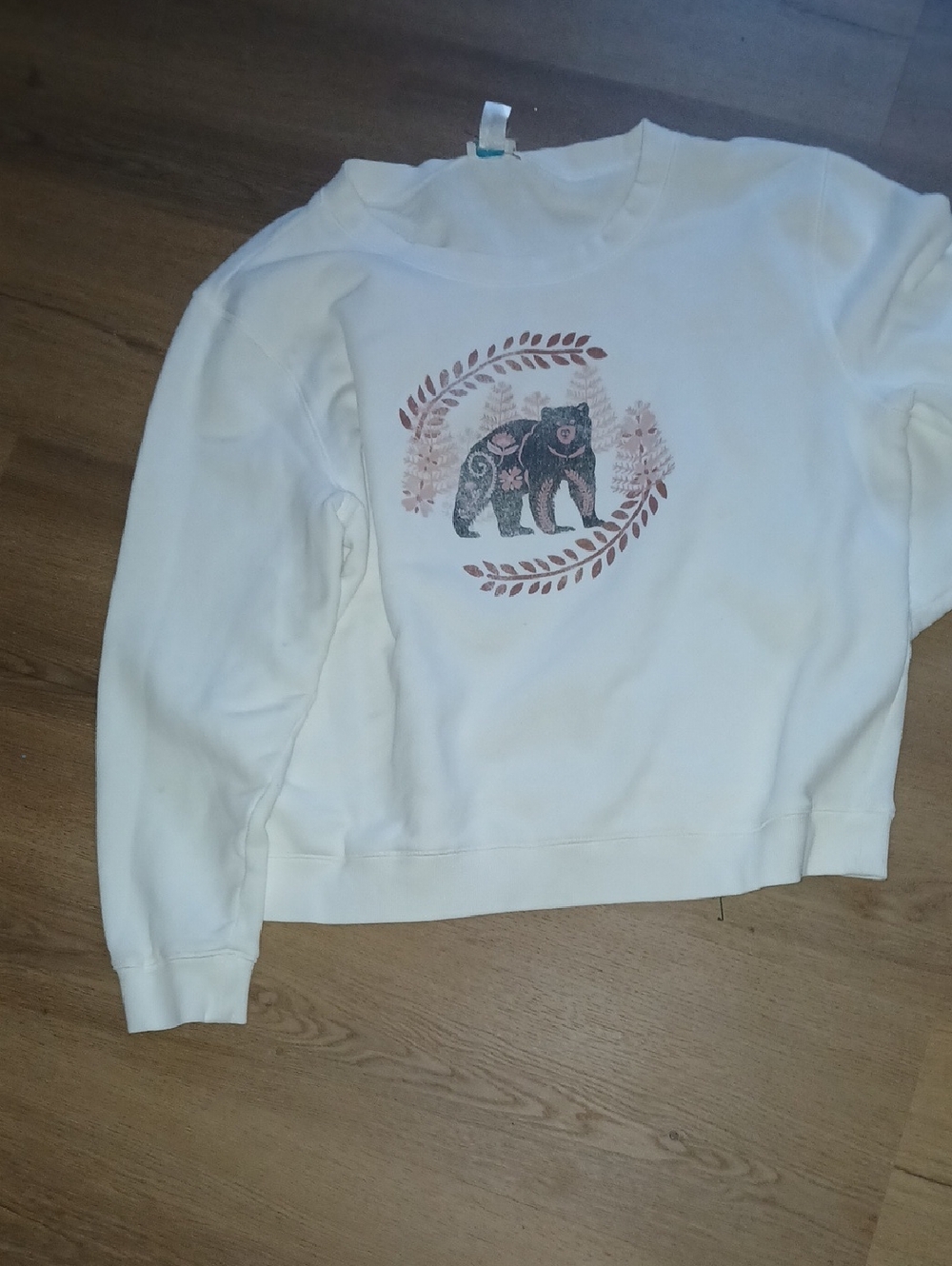 Sundance White Sweatshirt with Decorative Bear Graphic